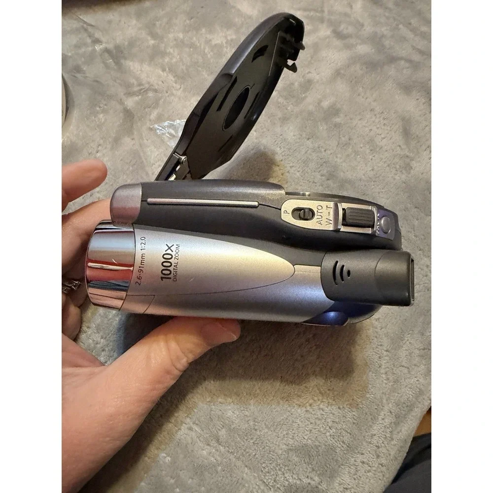 Canon DC210 DVD‎ Video Camcorder 35x Optical Zoom W/ Battery & Charger +Bag